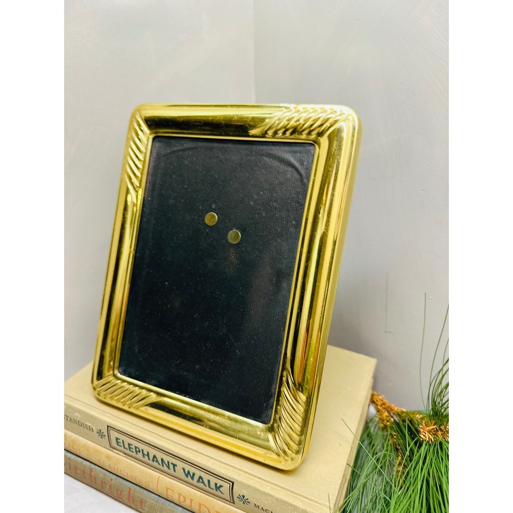Vintage Gold Tone Ribbed Corner Picture Frame Hollywood Regency 5x7 Tabletop - Picture 4 of 6